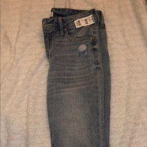 NWT Tilly’s Mom Jeans (NEVER WORN!)